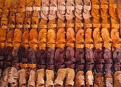 kolhapuri chappals